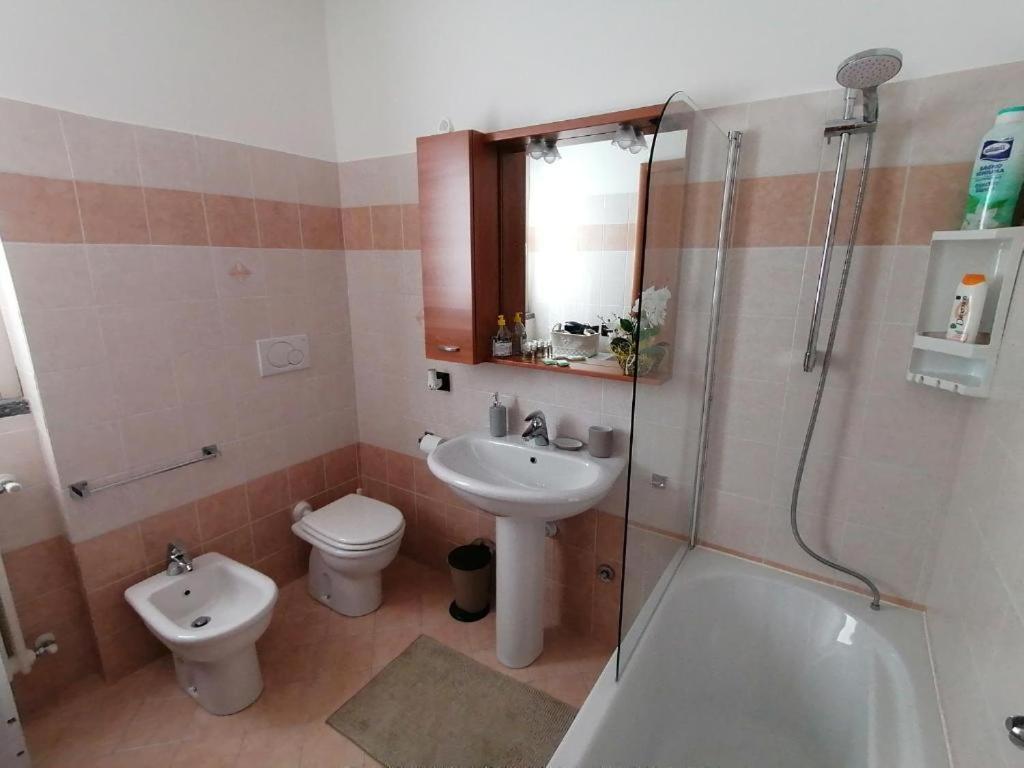 Apartamento La Casa Di Sara In Valsassina Introbio Exterior foto